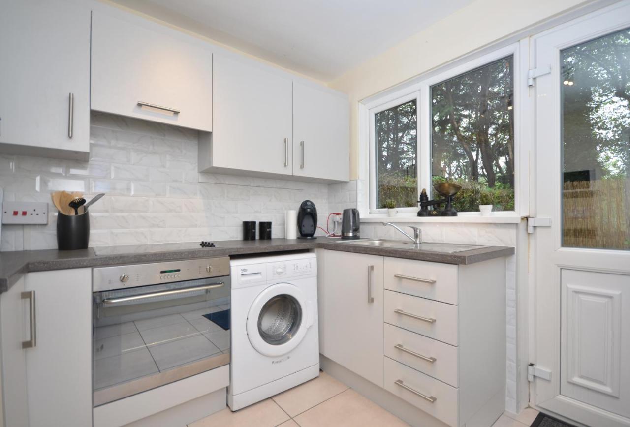 Bright Stylish 2 Bedroom Garden Apartment South Belfast Close To Everything Exterior photo